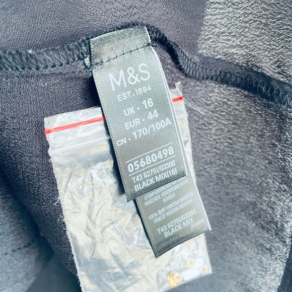 Marks & Spencer Collections Black Sequined beaded Flowy sleeveless top size 12 - Picture 8 of 8